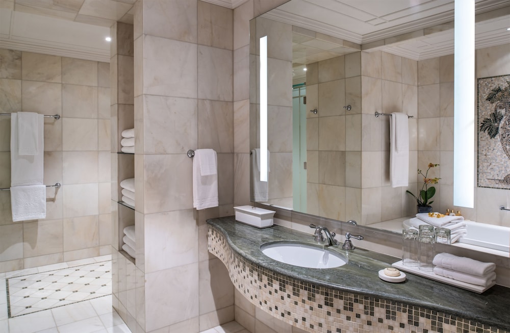 Palazzo Versace Dubai — Hotel rooms in Dubai