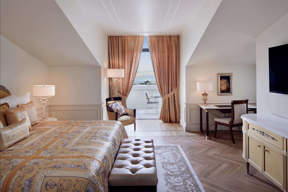 Palazzo Versace Dubai — Hotel rooms in Dubai
