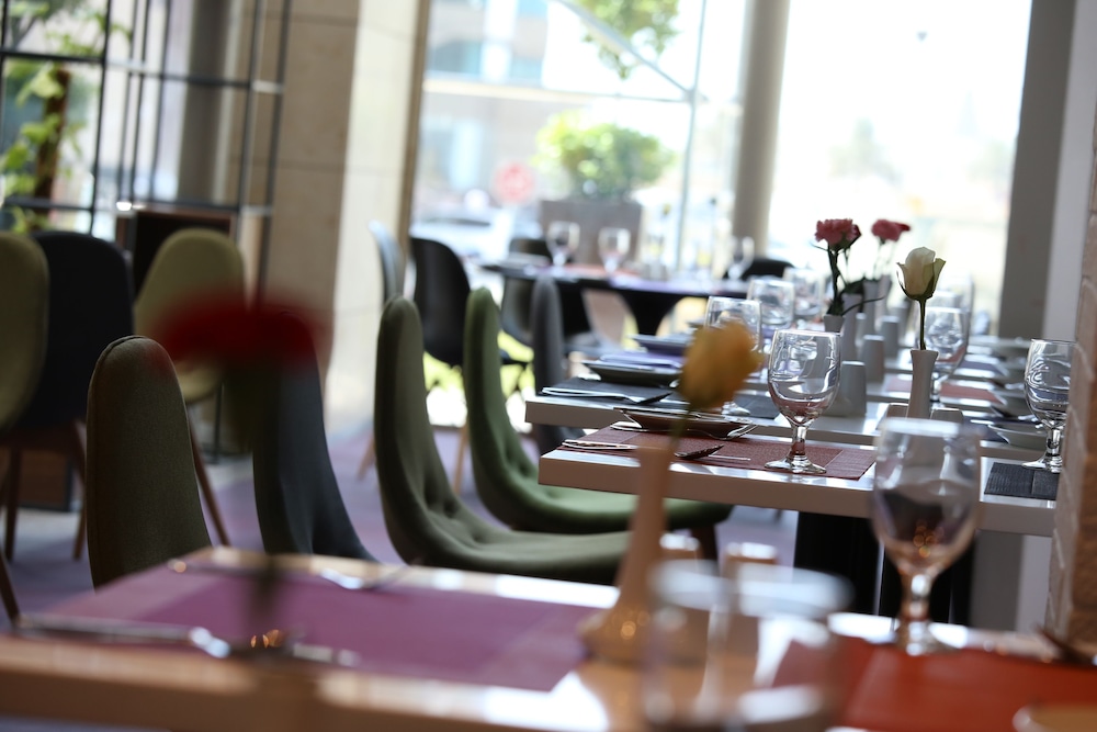 ibis Styles Dubai Jumeira — Restaurant & bars in Dubai