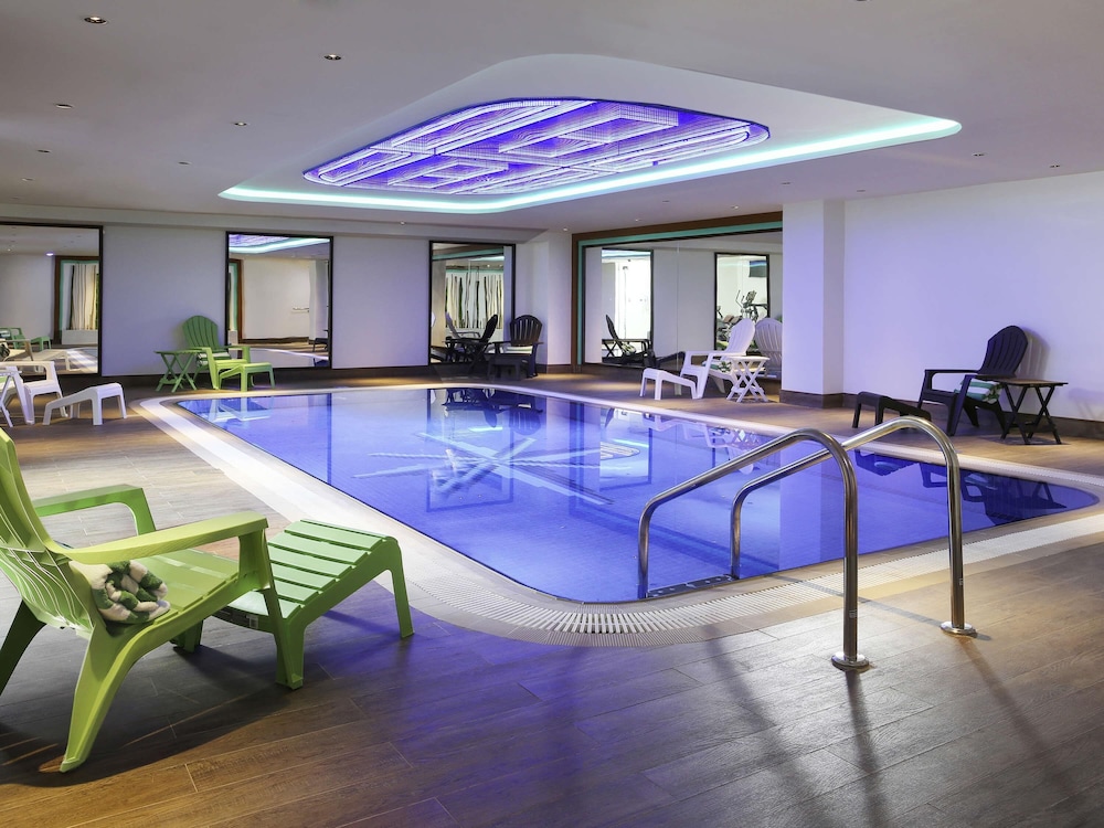 ibis Styles Dubai Jumeira — Swimming pool in Dubai