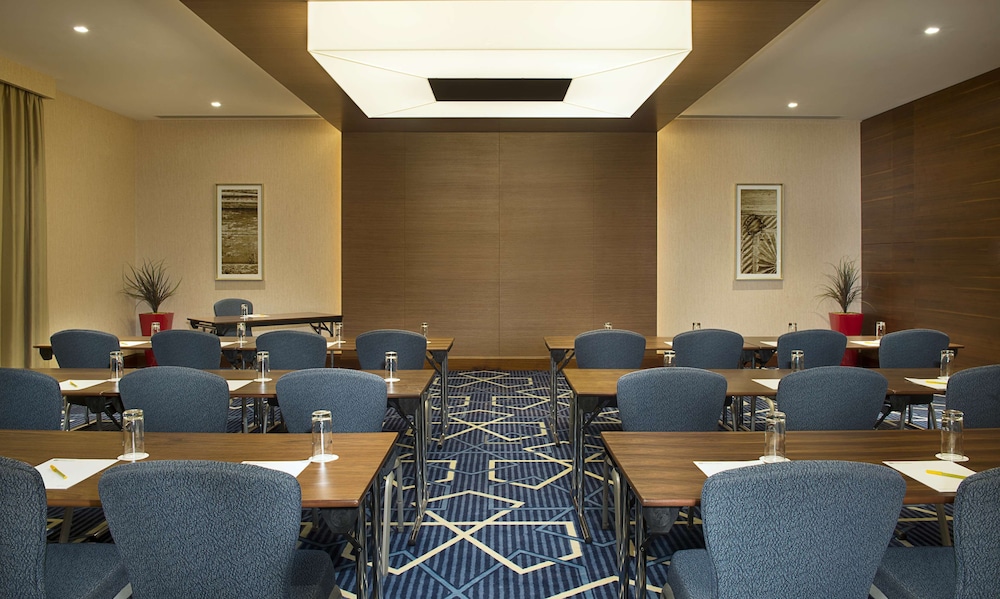 Hilton Garden Inn Dubai Jumeirah — Restaurant & bars in Dubai