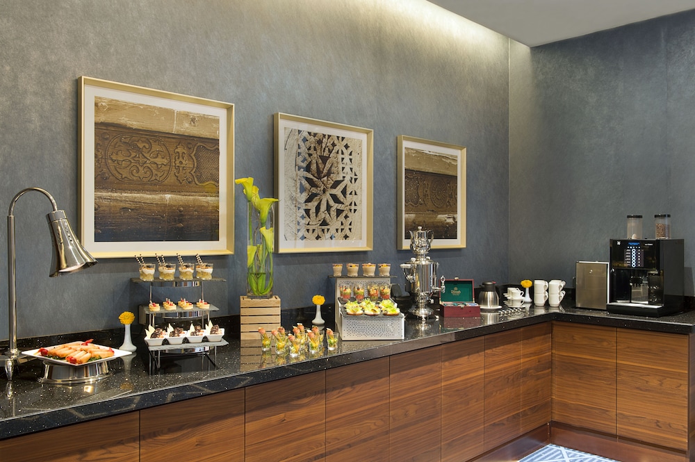 Hilton Garden Inn Dubai Jumeirah — Restaurant & bars in Dubai