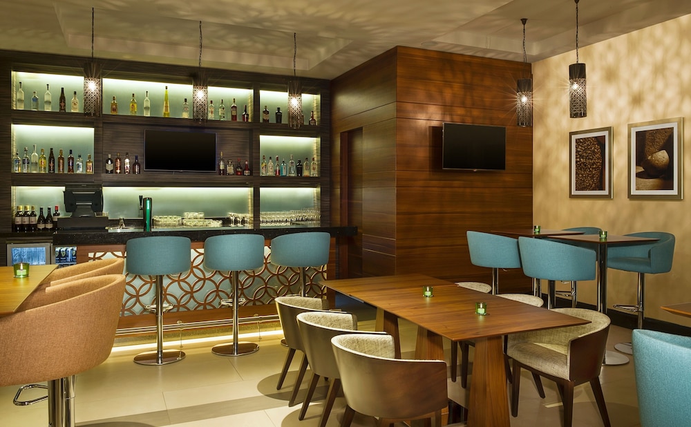 Hilton Garden Inn Dubai Jumeirah — Restaurant & bars in Dubai