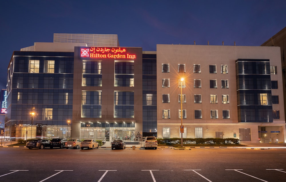Hilton Garden Inn Dubai Jumeirah — Hotel building in Dubai