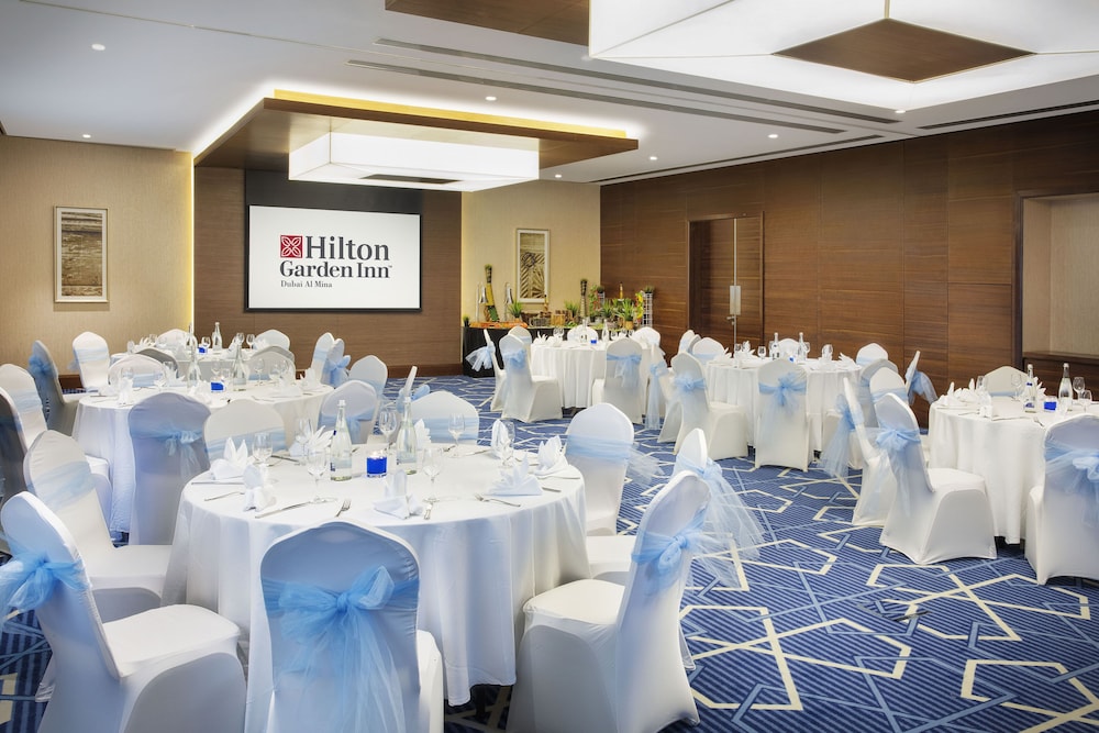 Hilton Garden Inn Dubai Jumeirah — Restaurant & bars in Dubai
