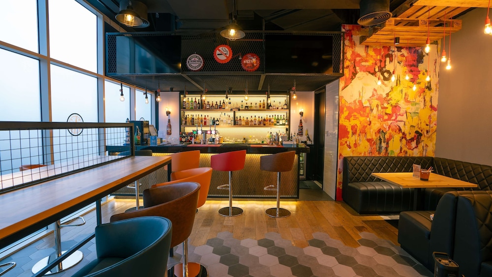 Hilton Garden Inn Dubai Jumeirah — Restaurant & bars in Dubai