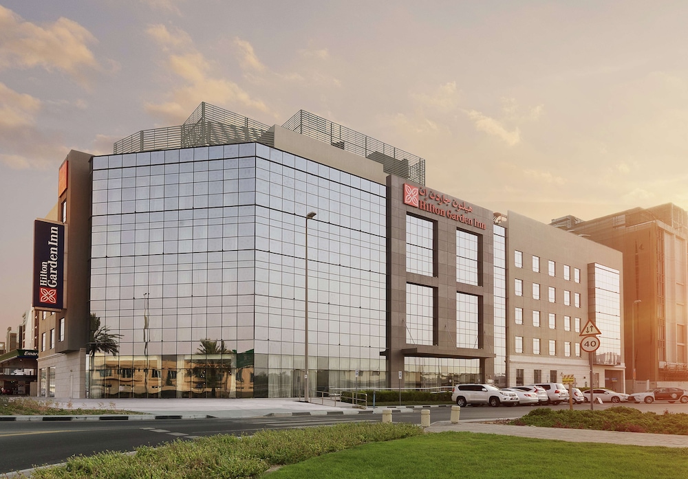 Hilton Garden Inn Dubai Jumeirah — Hotel building in Dubai