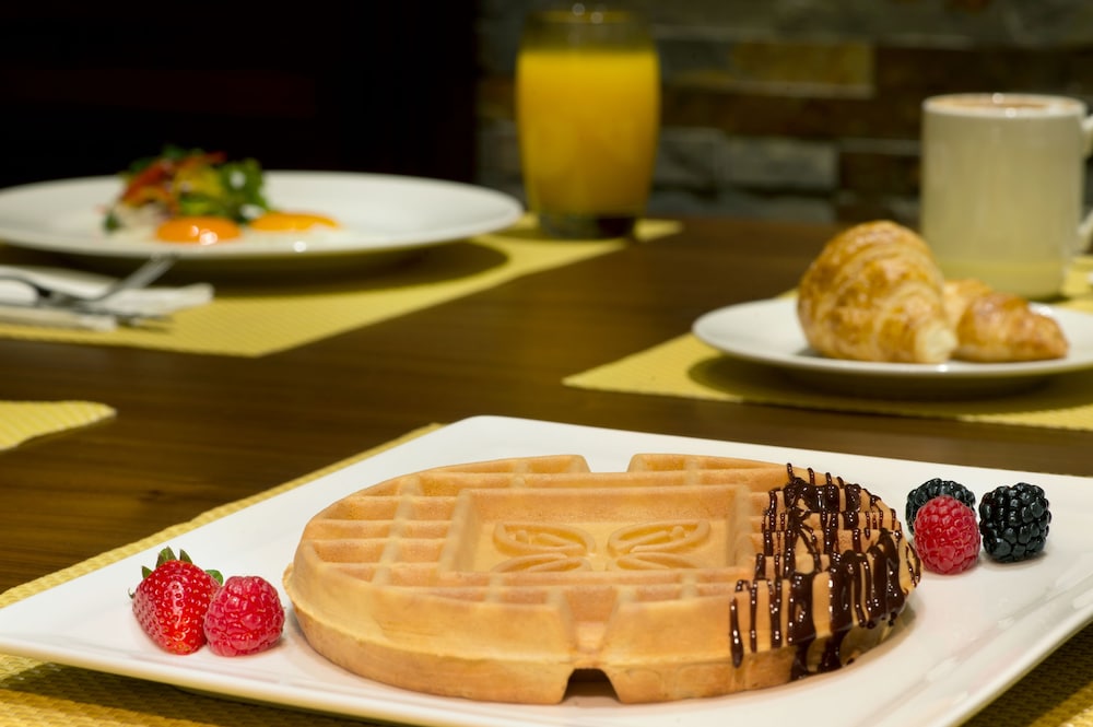 Hilton Garden Inn Dubai Jumeirah — Restaurant & bars in Dubai