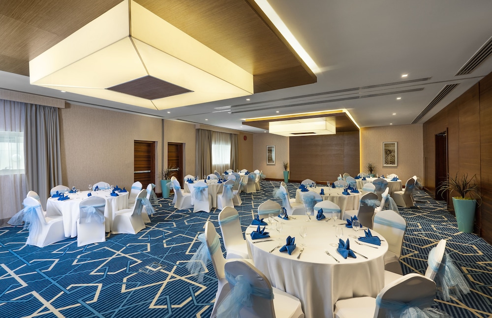 Hilton Garden Inn Dubai Jumeirah — Hotel building in Dubai
