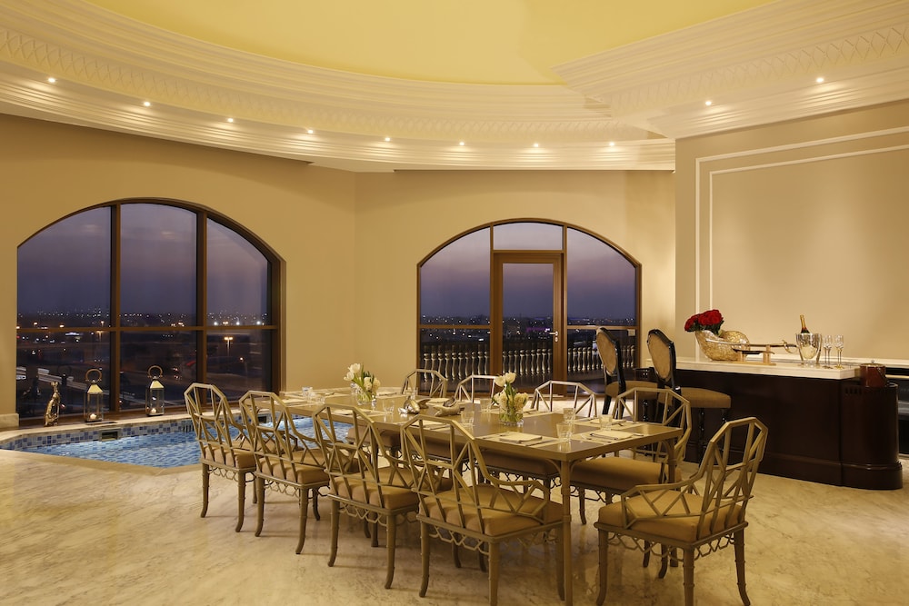Al Habtoor Palace - Preferred Hotels & Resorts — Restaurant & bars in Dubai