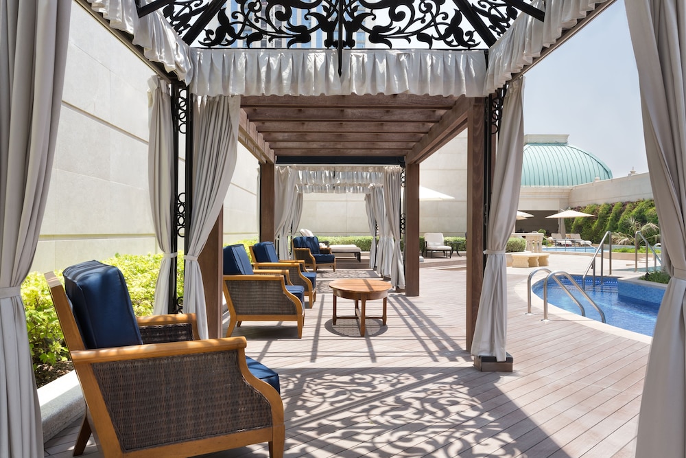 Al Habtoor Palace - Preferred Hotels & Resorts — Swimming pool in Dubai