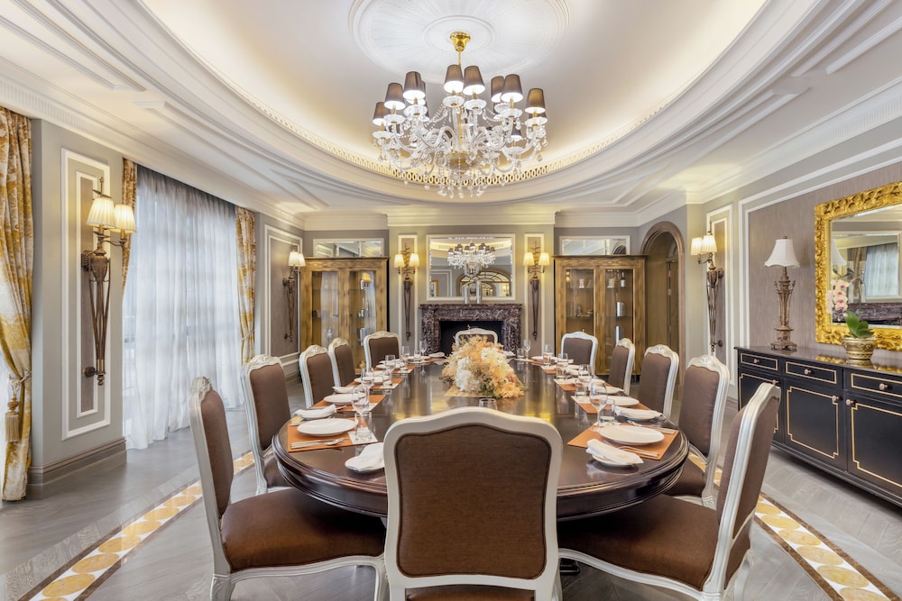 Al Habtoor Palace - Preferred Hotels & Resorts — Restaurant & bars in Dubai