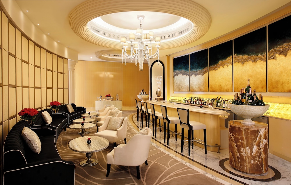 Al Habtoor Palace - Preferred Hotels & Resorts — Restaurant & bars in Dubai