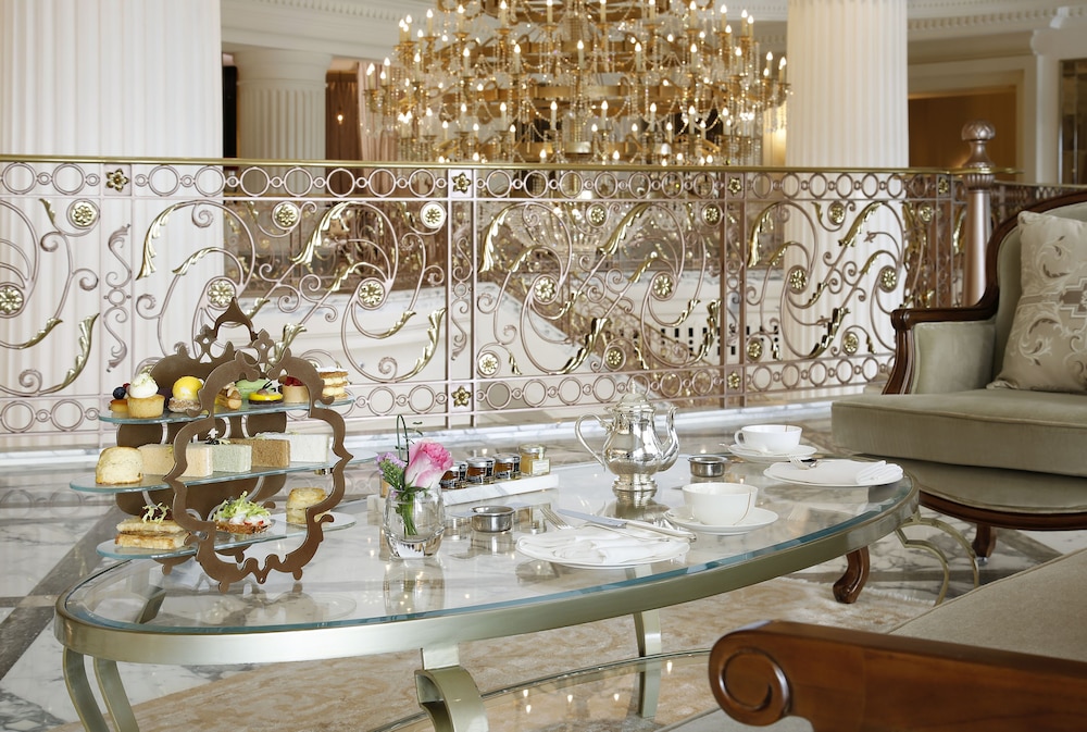 Al Habtoor Palace - Preferred Hotels & Resorts — Restaurant & bars in Dubai