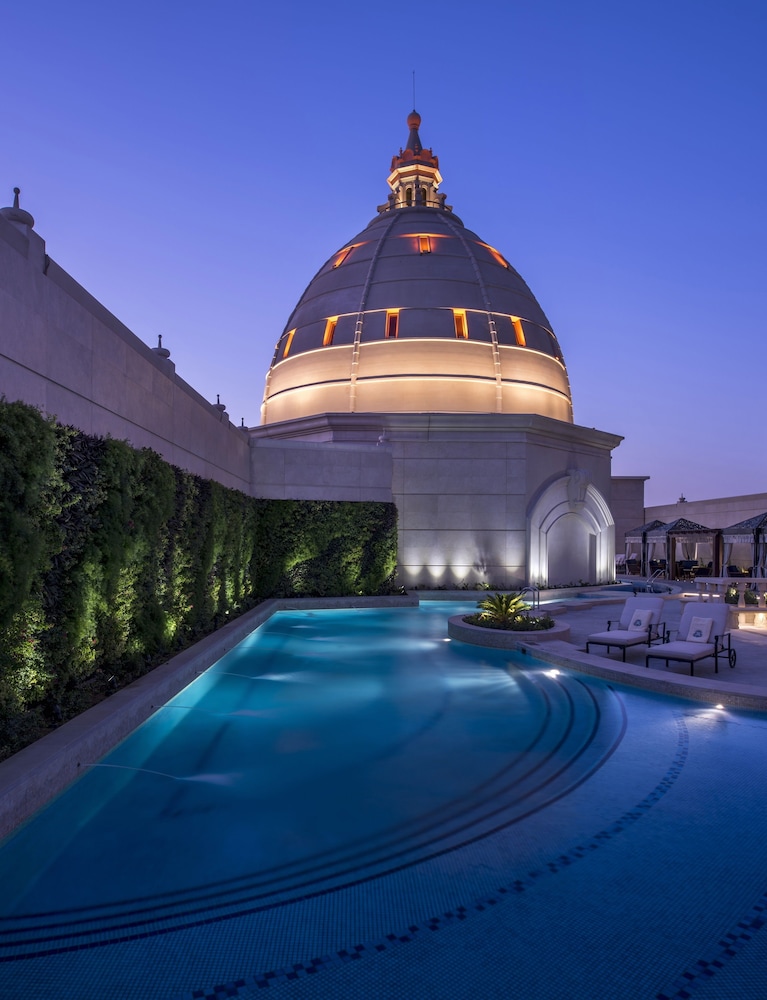 Al Habtoor Palace - Preferred Hotels & Resorts — Swimming pool in Dubai