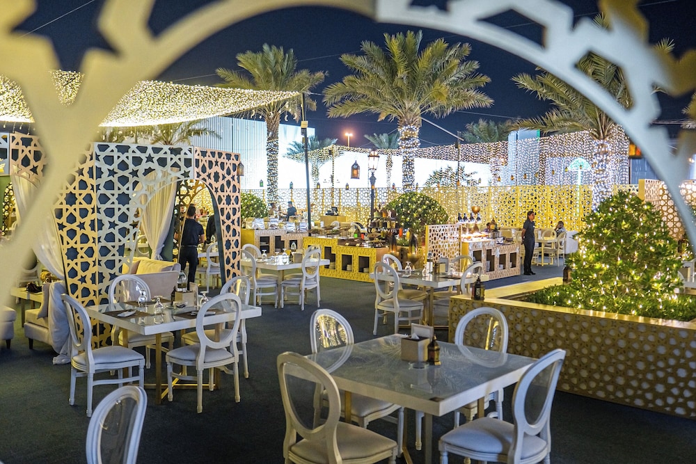 Al Habtoor Palace - Preferred Hotels & Resorts — Restaurant & bars in Dubai