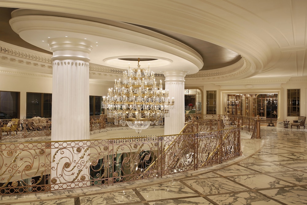 Al Habtoor Palace - Preferred Hotels & Resorts — Hotel building in Dubai