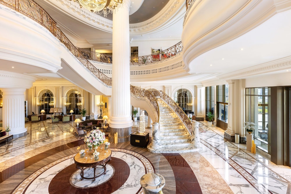 Al Habtoor Palace - Preferred Hotels & Resorts — Hotel building in Dubai