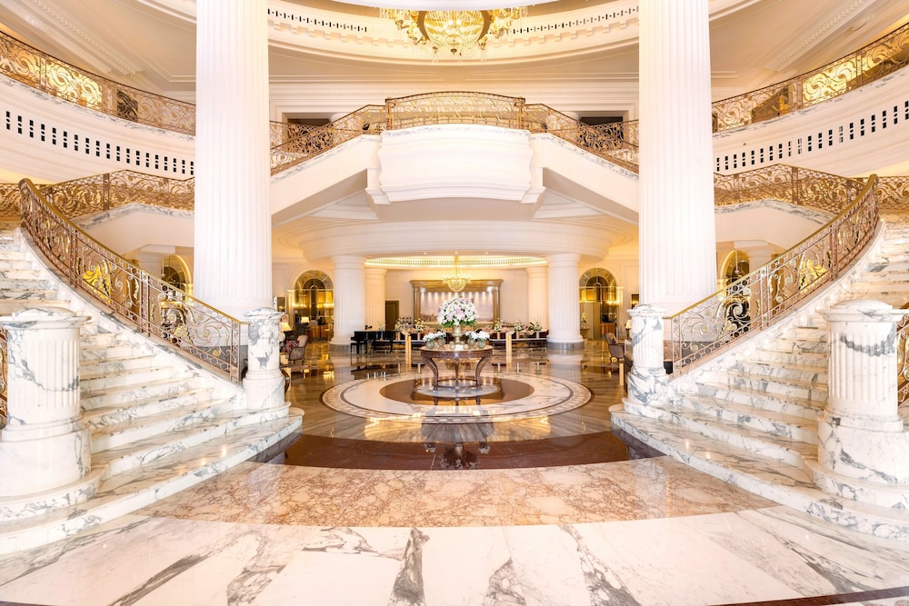 Al Habtoor Palace - Preferred Hotels & Resorts — Hotel building in Dubai