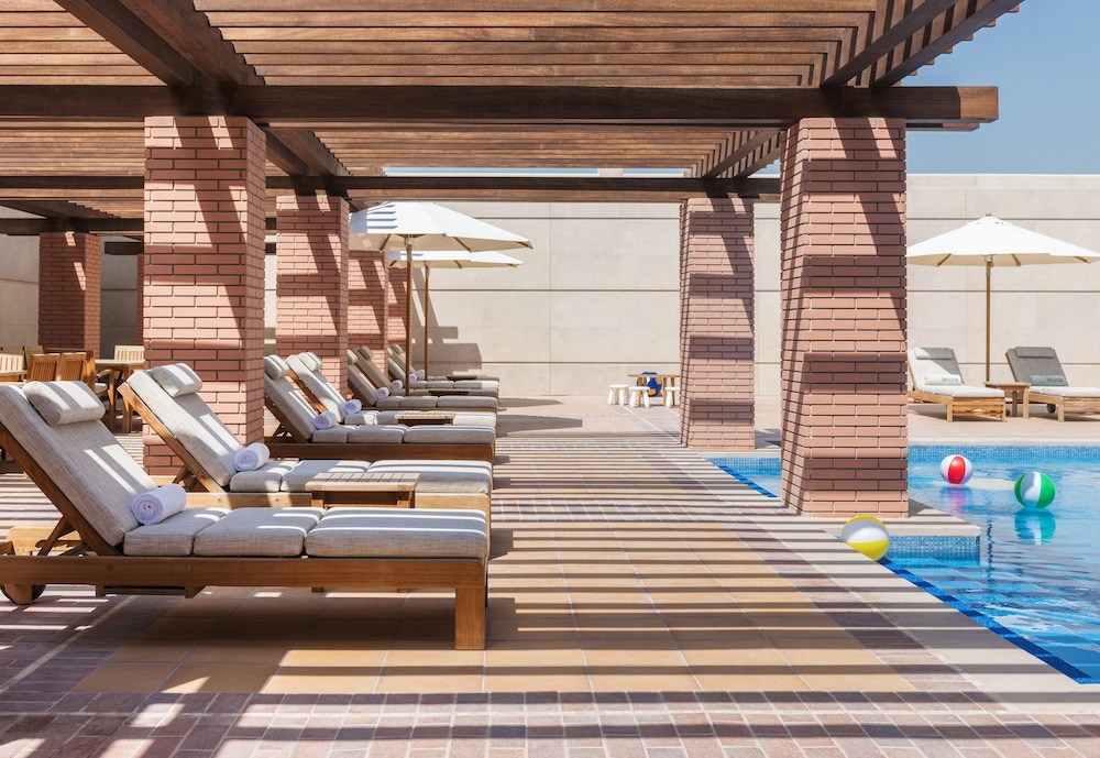 Al Habtoor Palace - Preferred Hotels & Resorts — Swimming pool in Dubai