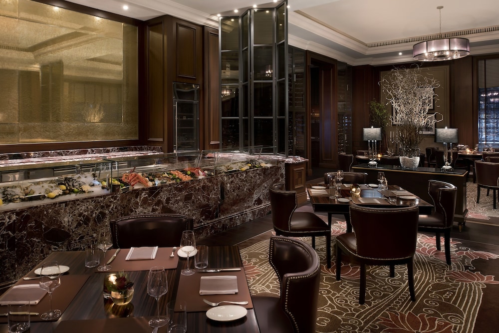 Al Habtoor Palace - Preferred Hotels & Resorts — Restaurant & bars in Dubai