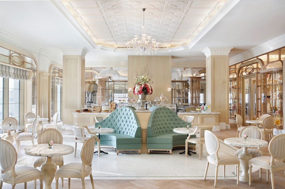 Al Habtoor Palace - Preferred Hotels & Resorts — Restaurant & bars in Dubai