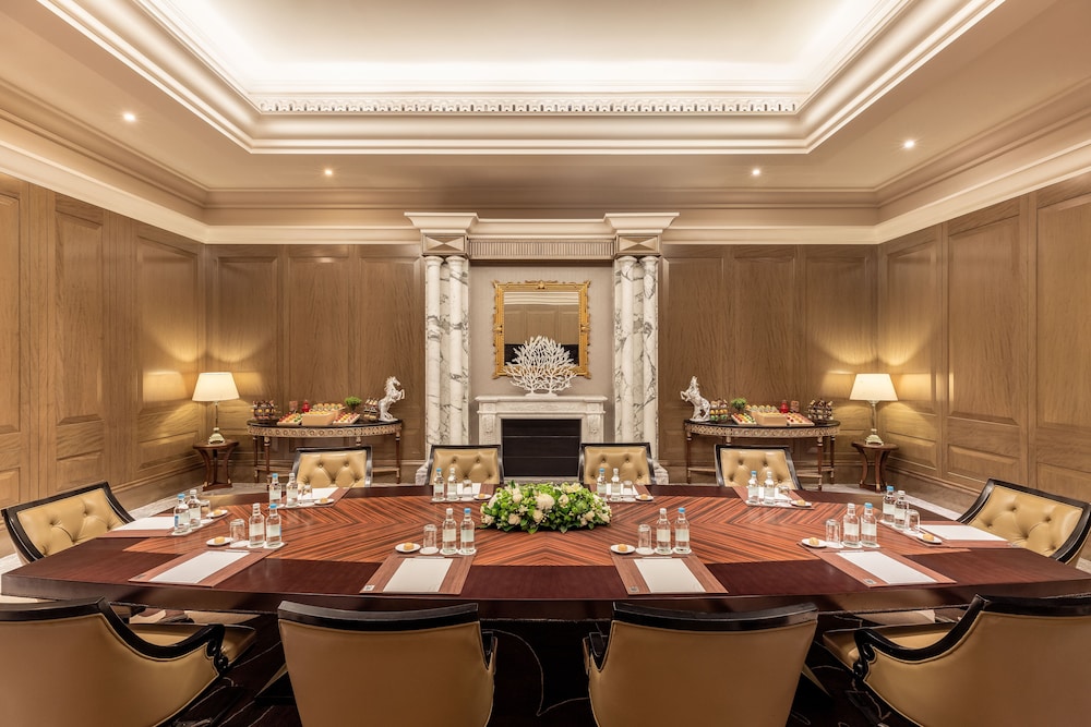 Al Habtoor Palace - Preferred Hotels & Resorts — Restaurant & bars in Dubai