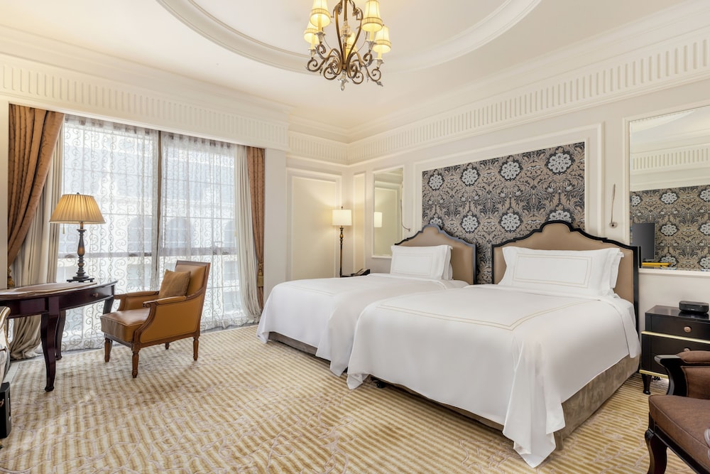 Al Habtoor Palace - Preferred Hotels & Resorts — Hotel rooms in Dubai
