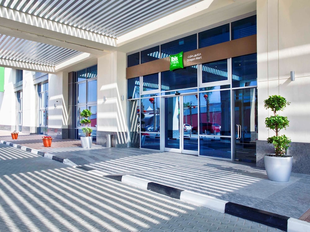 ibis Styles Dragon Mart Dubai — Hotel building in Dubai