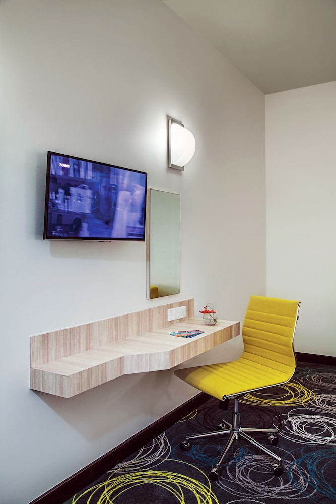 ibis Styles Dragon Mart Dubai — Hotel building in Dubai