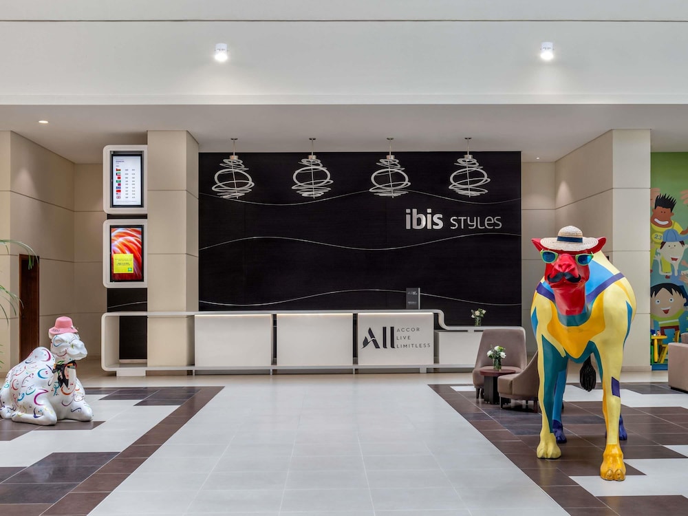 ibis Styles Dragon Mart Dubai — Hotel building in Dubai