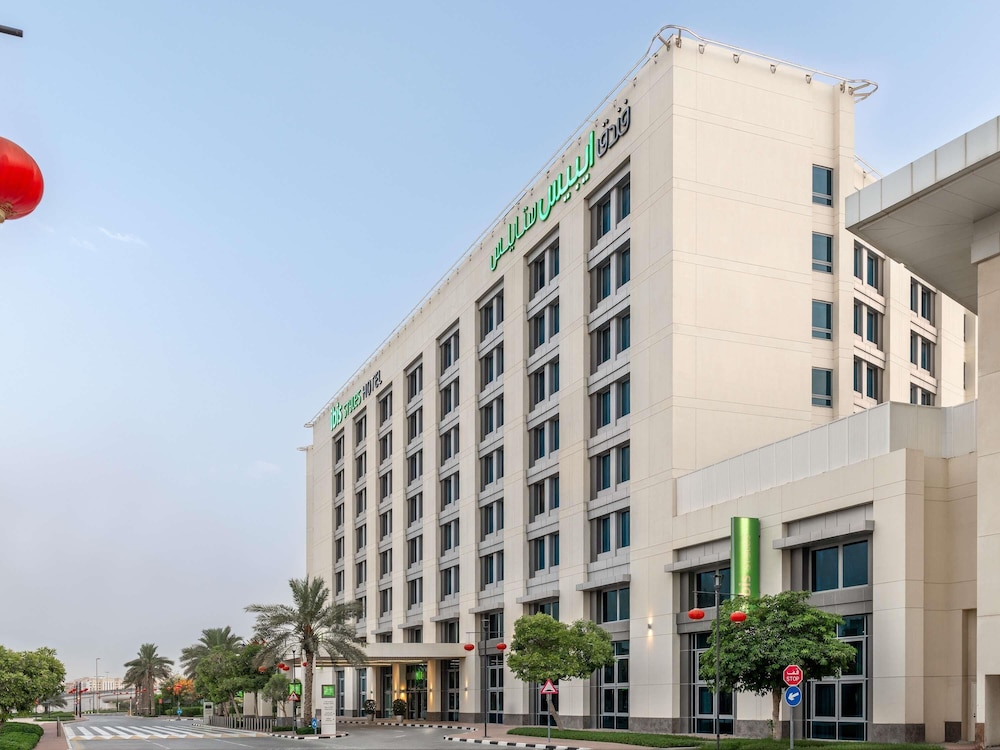 ibis Styles Dragon Mart Dubai — Hotel building in Dubai