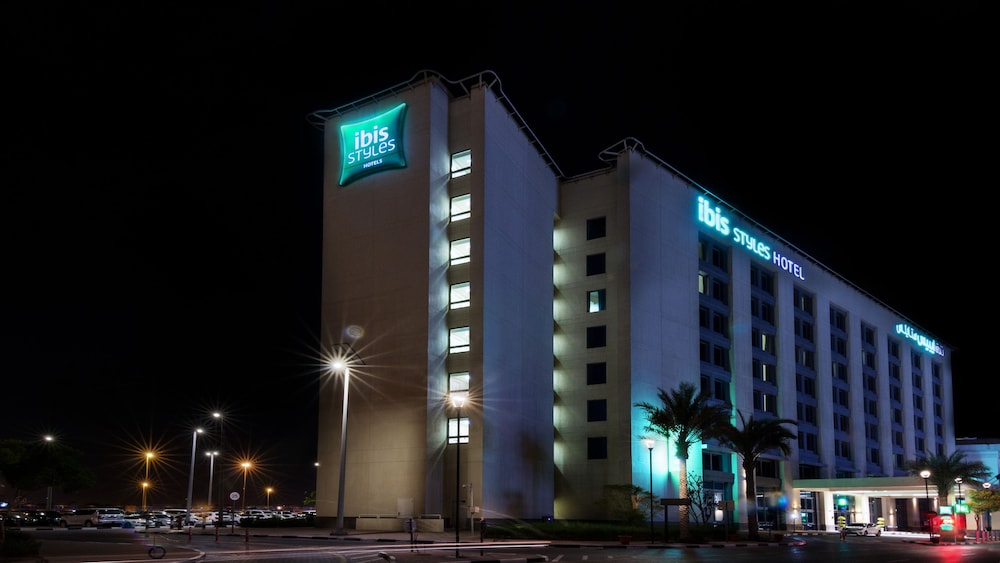 ibis Styles Dragon Mart Dubai — Hotel building in Dubai