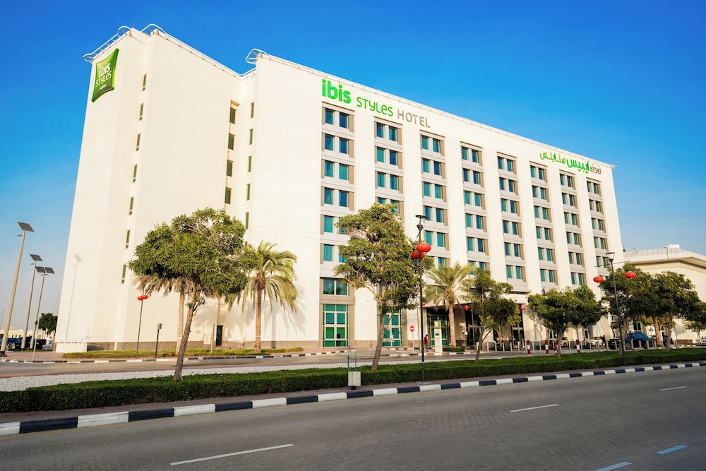 ibis Styles Dragon Mart Dubai — Hotel building in Dubai