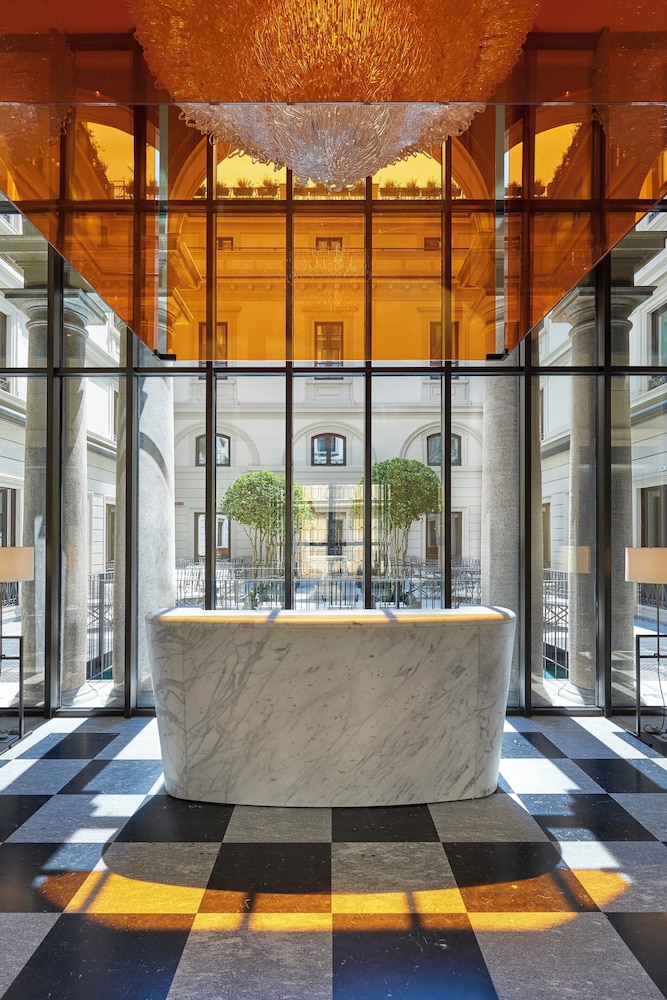 Mandarin Oriental, Milan — Hotel building in Milan, Lombardy