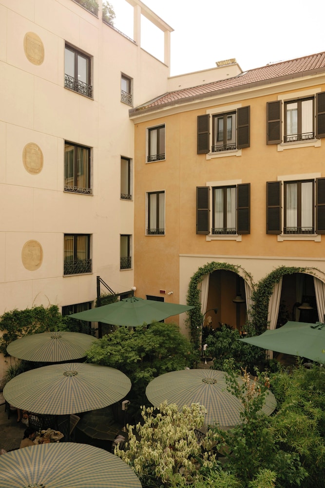 Mandarin Oriental, Milan — Hotel building in Milan, Lombardy