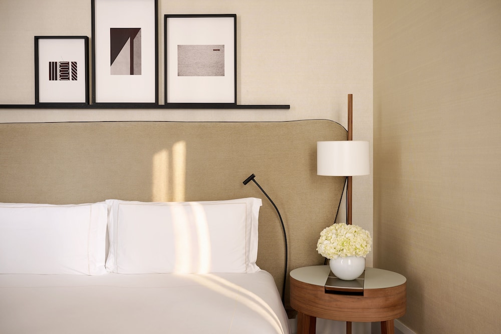Mandarin Oriental, Milan — Hotel rooms in Milan, Lombardy
