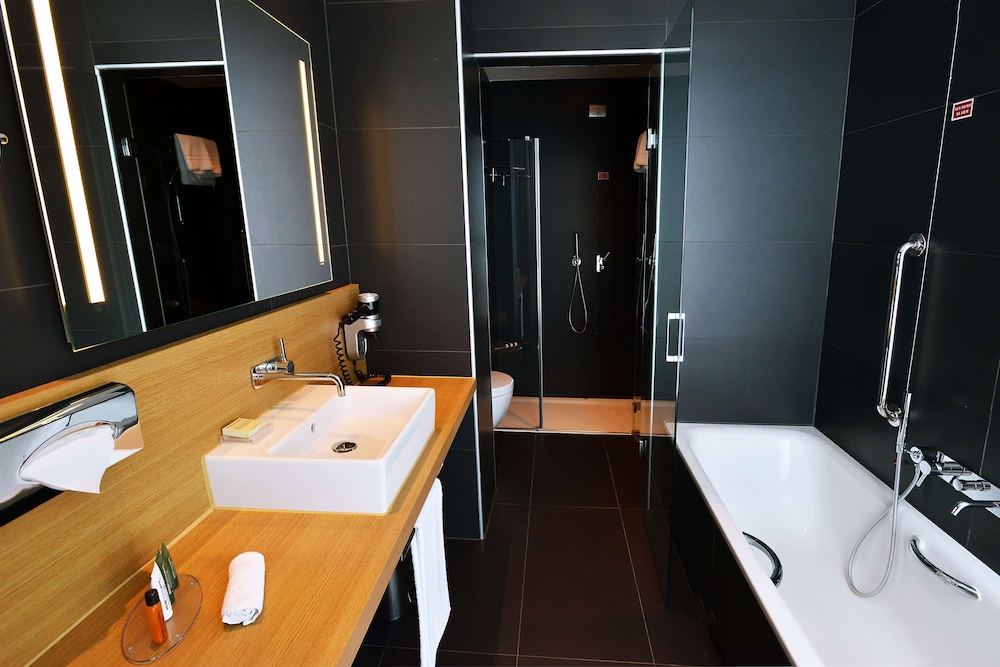 Hilton Garden Inn Milan North — Hotel rooms in Milan, Lombardy