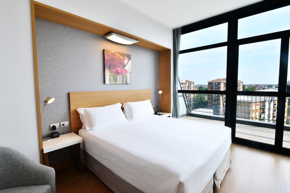Hilton Garden Inn Milan North — Hotel rooms in Milan, Lombardy