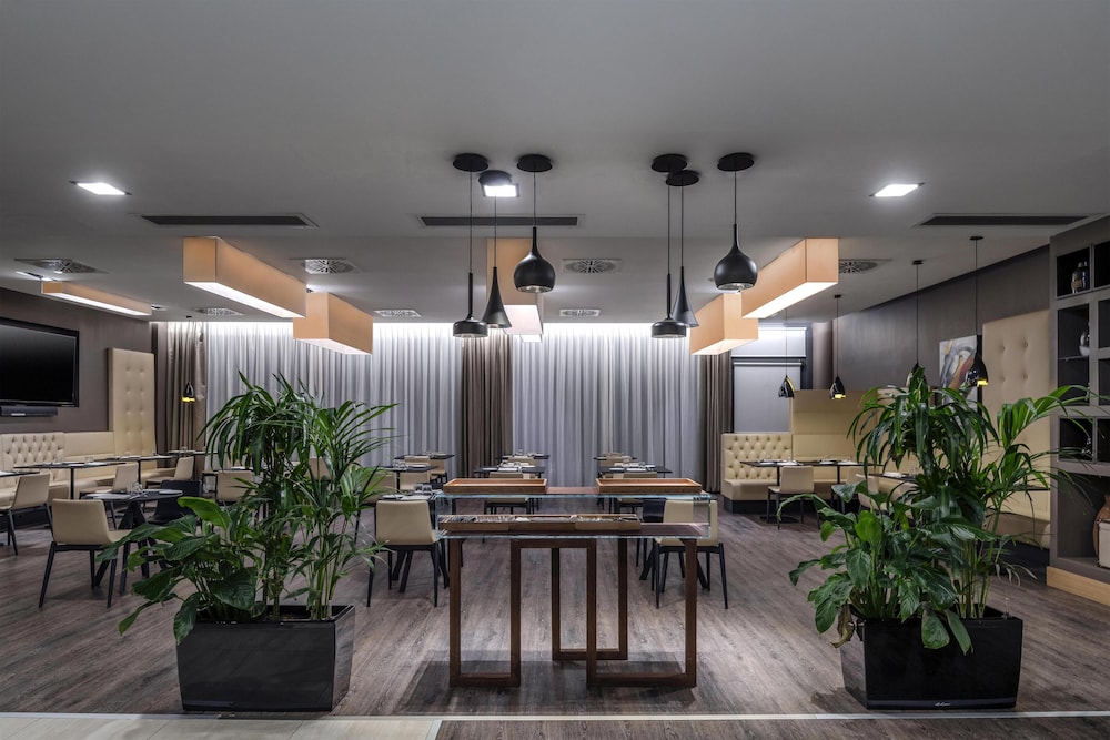 Hilton Garden Inn Milan North — Restaurant & bars in Milan, Lombardy