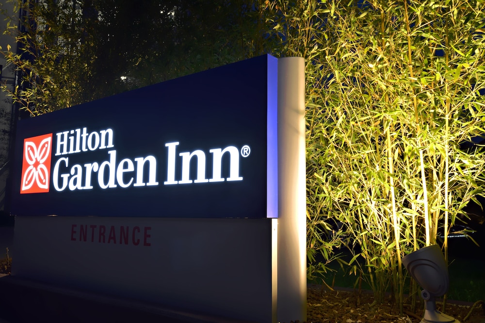 Hilton Garden Inn Milan North — Hotel building in Milan, Lombardy