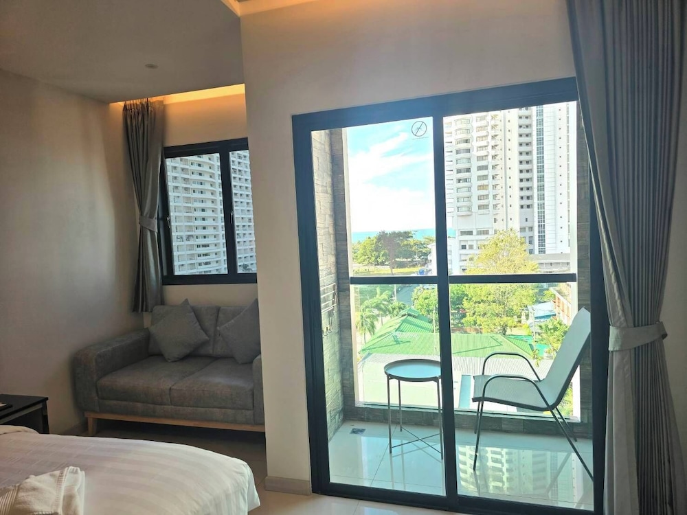 The Tj Hotel — Hotel rooms in Pattaya, Chonburi