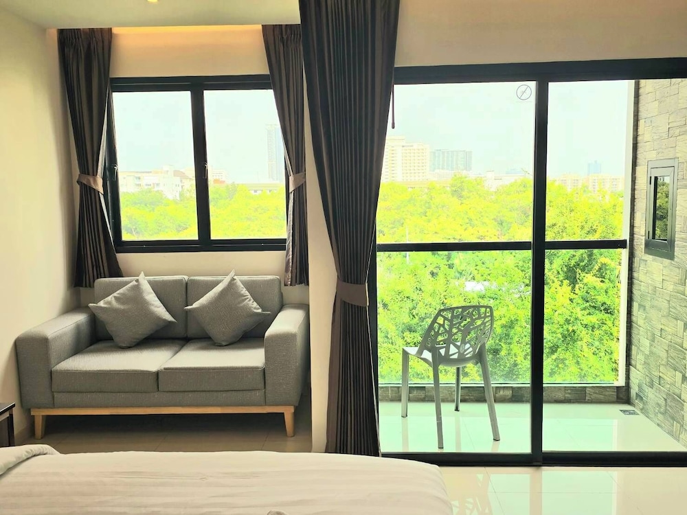 The Tj Hotel — Hotel rooms in Pattaya, Chonburi