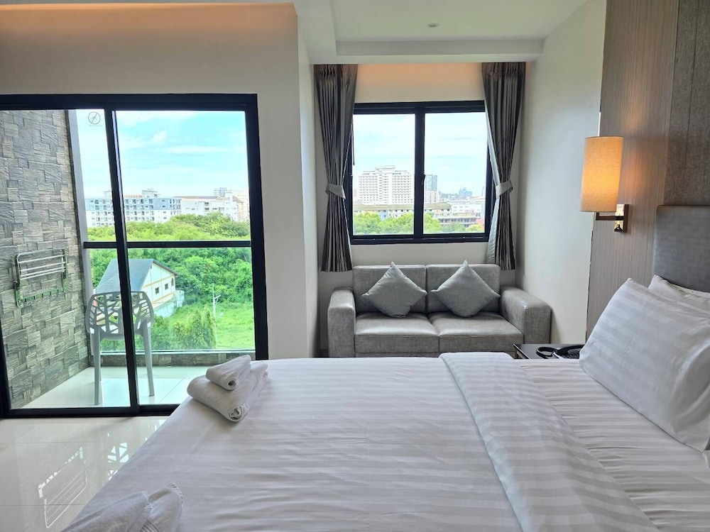 The Tj Hotel — Hotel rooms in Pattaya, Chonburi