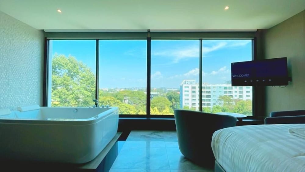 The Tj Hotel — Hotel rooms in Pattaya, Chonburi