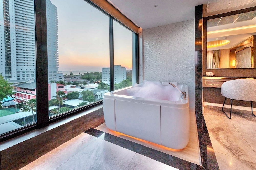 The Tj Hotel — Hotel rooms in Pattaya, Chonburi