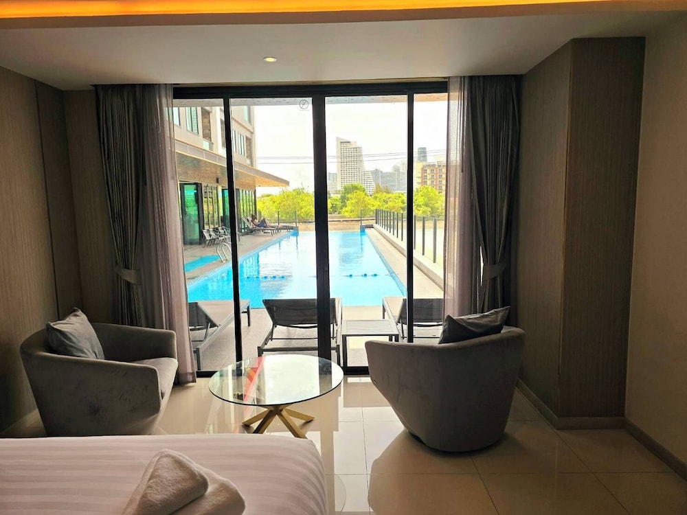 The Tj Hotel — Hotel rooms in Pattaya, Chonburi