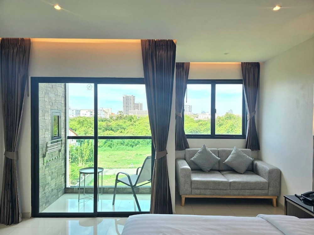 The Tj Hotel — Hotel rooms in Pattaya, Chonburi