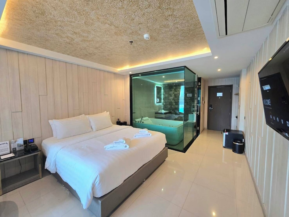 The Tj Hotel — Hotel rooms in Pattaya, Chonburi