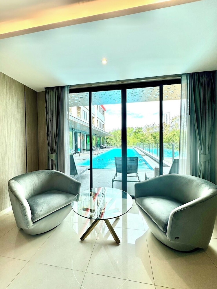 The Tj Hotel — Hotel rooms in Pattaya, Chonburi